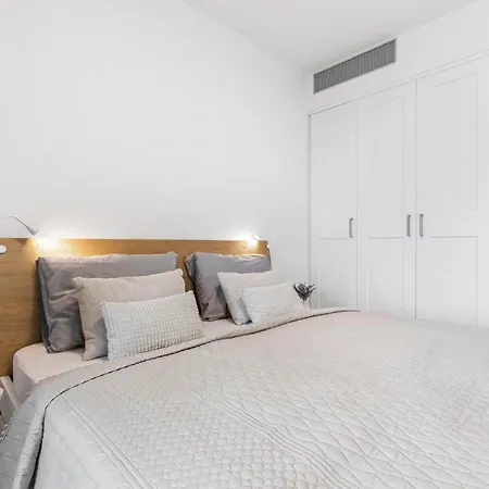 Luxury Sky Park - Panoramic Castle Views Daire Bratislava
