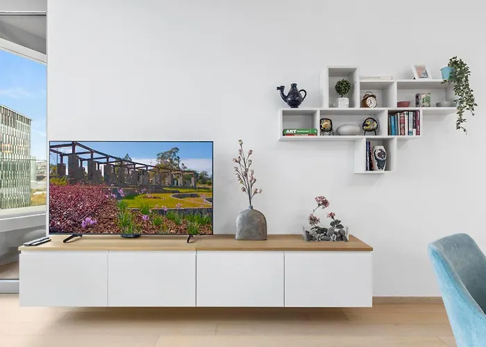 Luxury Sky Park - Panoramic Castle Views Apartment *