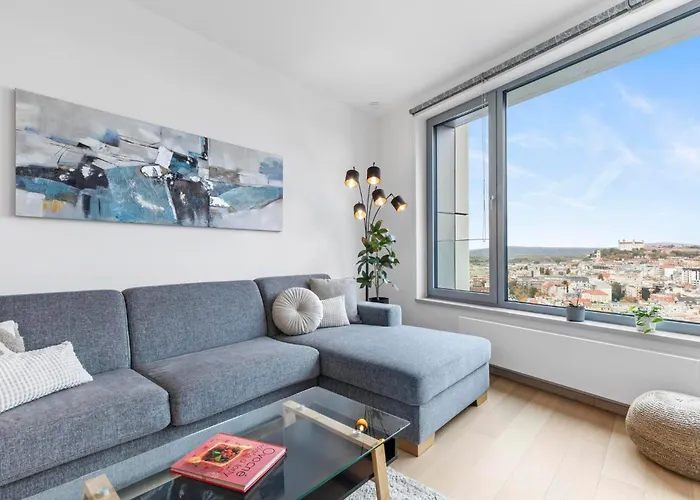 Luxury Sky Park - Panoramic Castle Views Apartment Pressburg