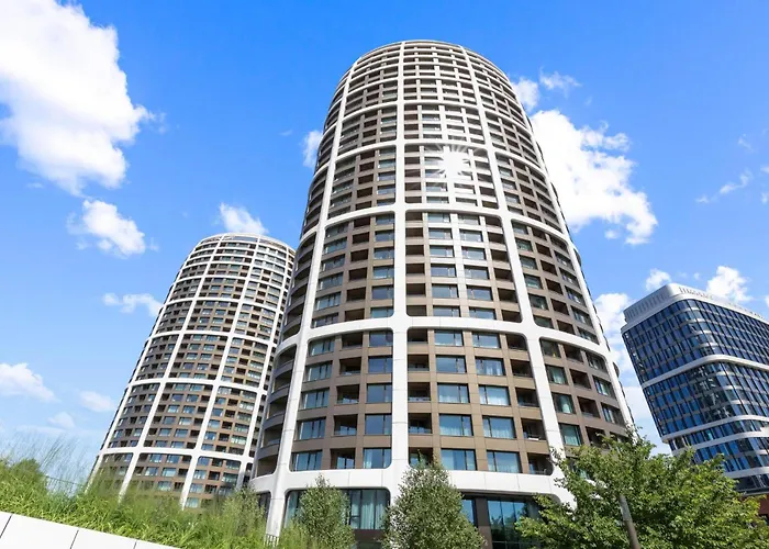 Luxury Sky Park - Panoramic Castle Views 아파트 *