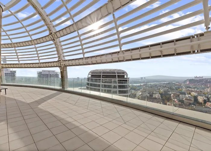 Luxury Sky Park - Panoramic Castle Views Apartman *